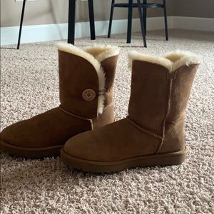UGG Bailey buttons! Price negotiable!